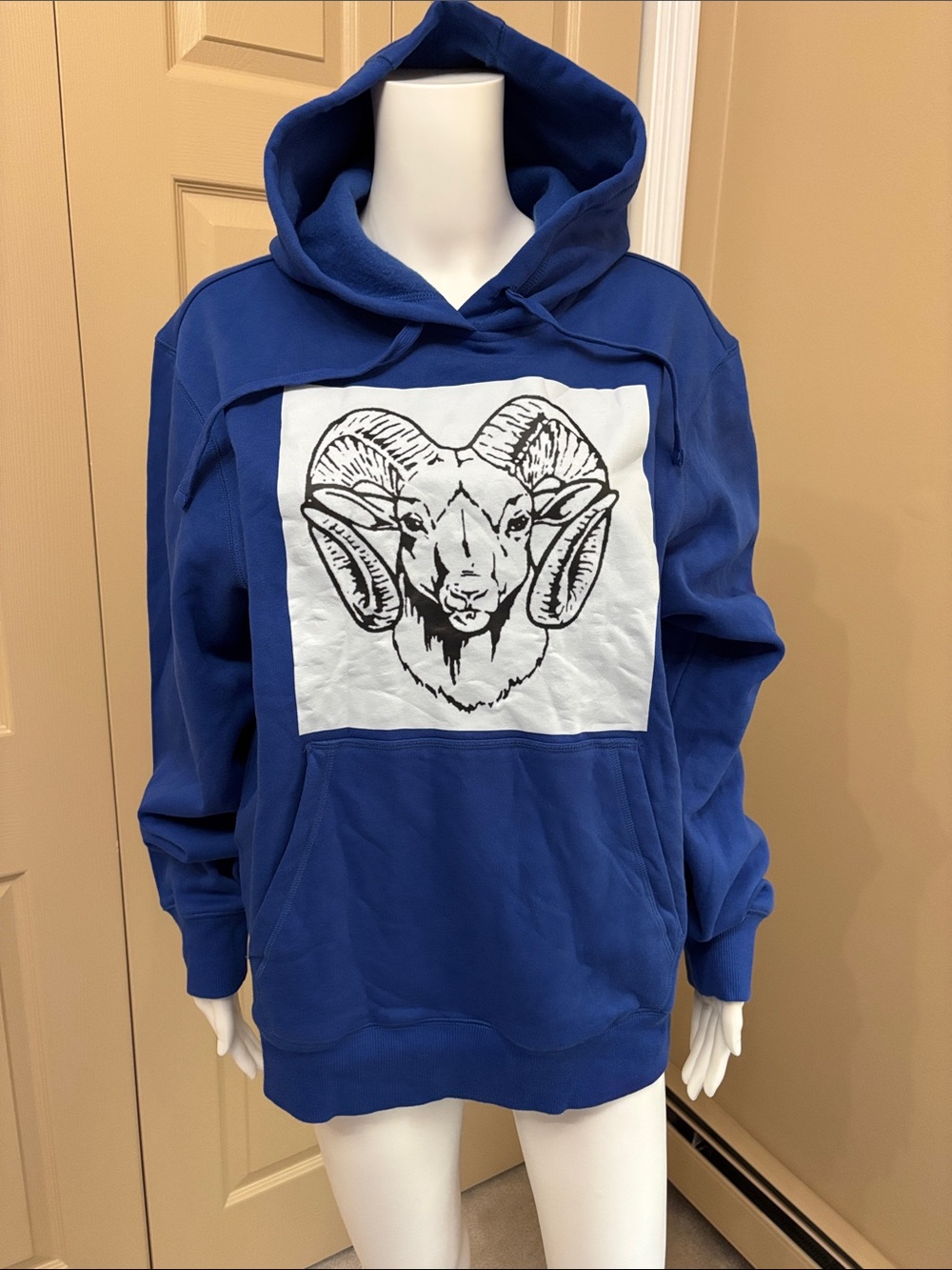 Woman’s Los Angeles Rams hoodie